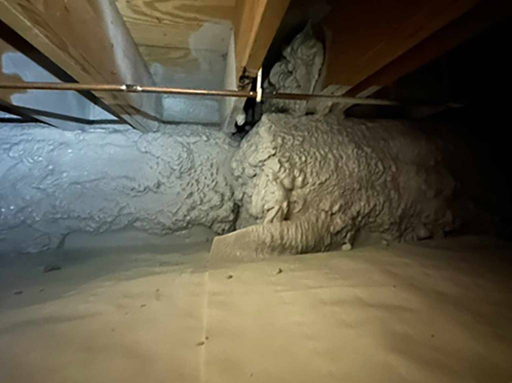 spray foam crawlspace insulation